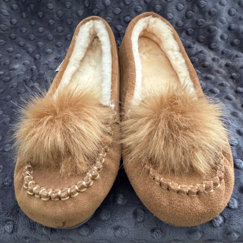 BEARPAW ERICA CHESTNUT BROWN SUEDE SLIP ON MOCCASINS FAUX FUR POM SIZE 8
